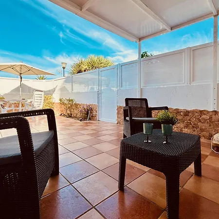 بيت للعطل Holiday Bungalow With Terrace In *